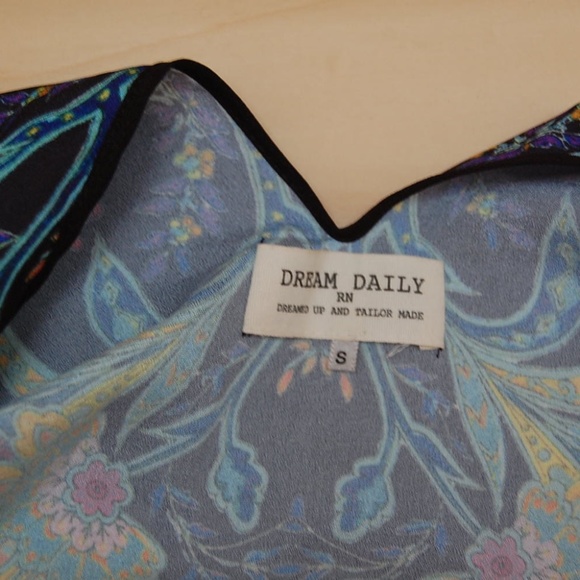 Dream Daily Patterned Tank Top Blouse - Picture 5 of 6